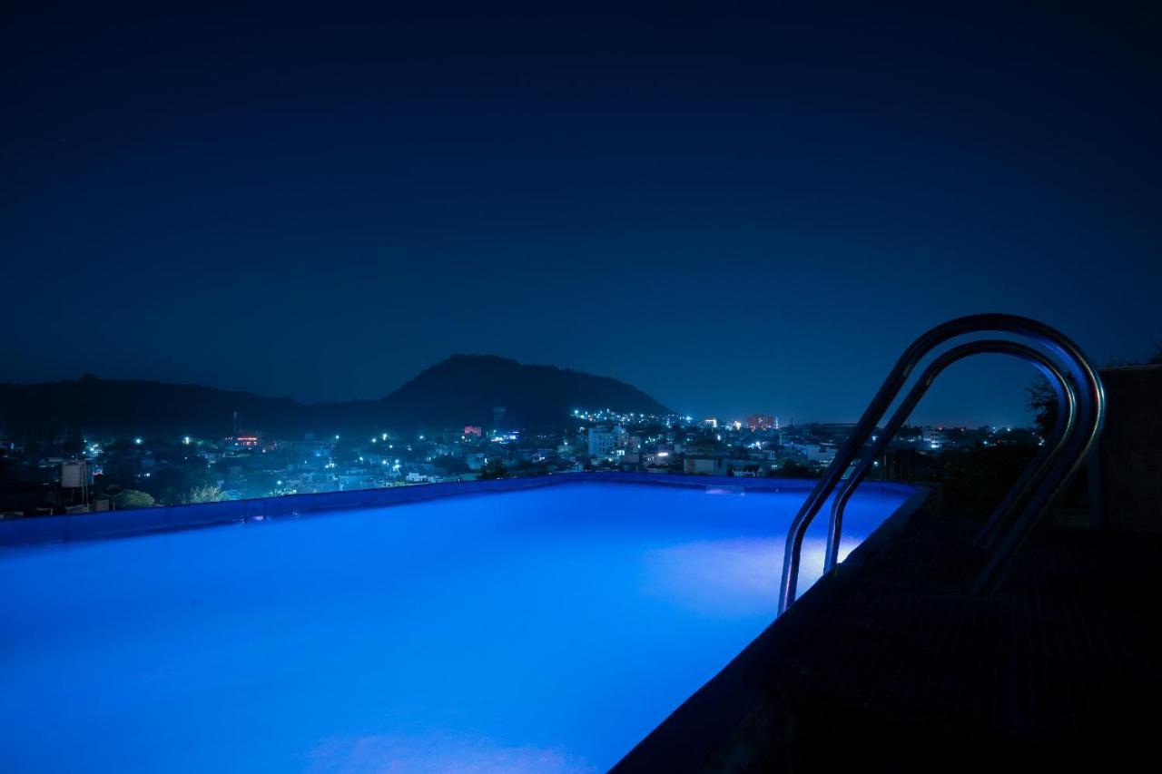 Tripli Udaipur Ξενοδοχείο Εξωτερικό φωτογραφία