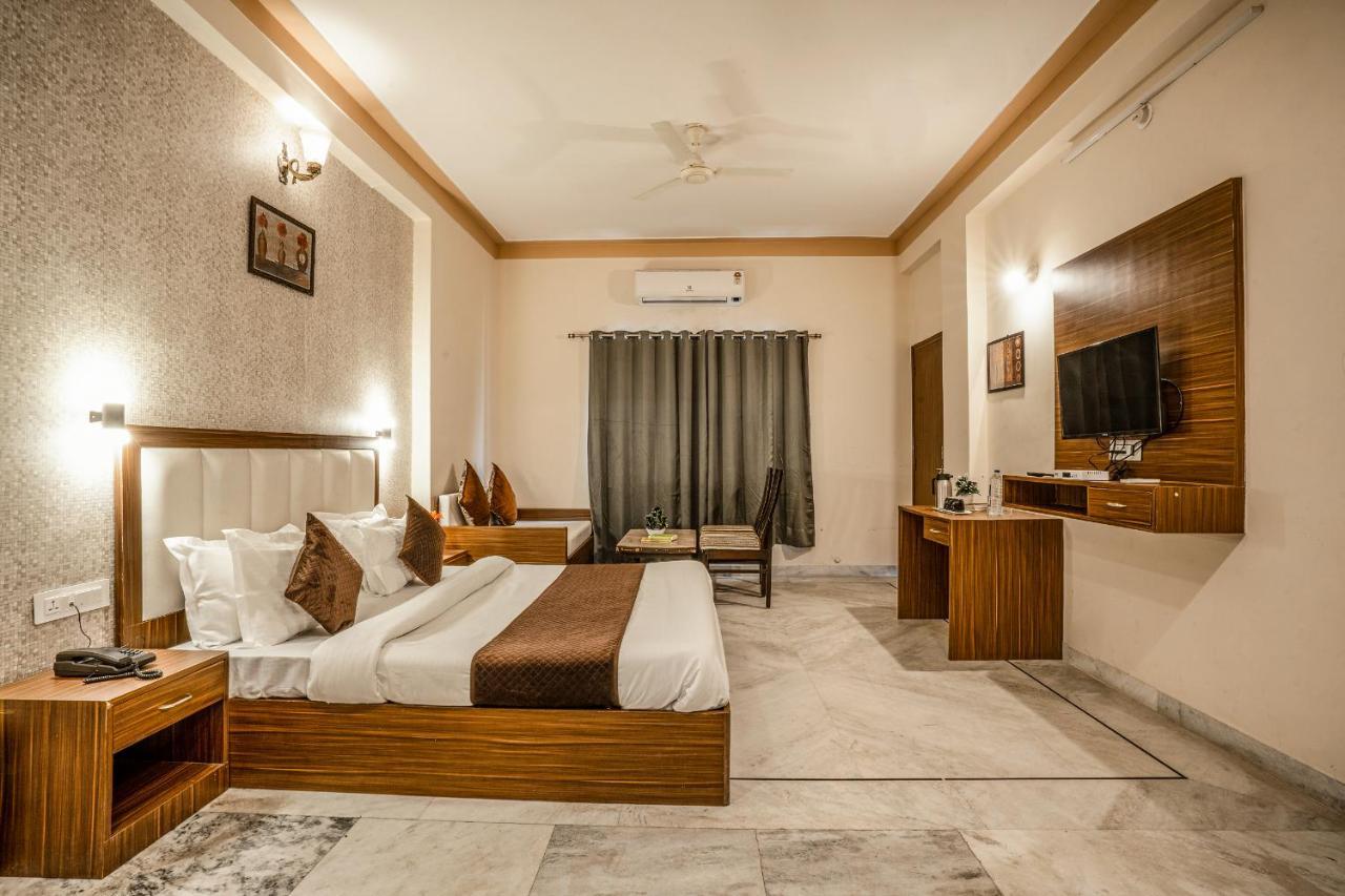 Tripli Udaipur Ξενοδοχείο Εξωτερικό φωτογραφία