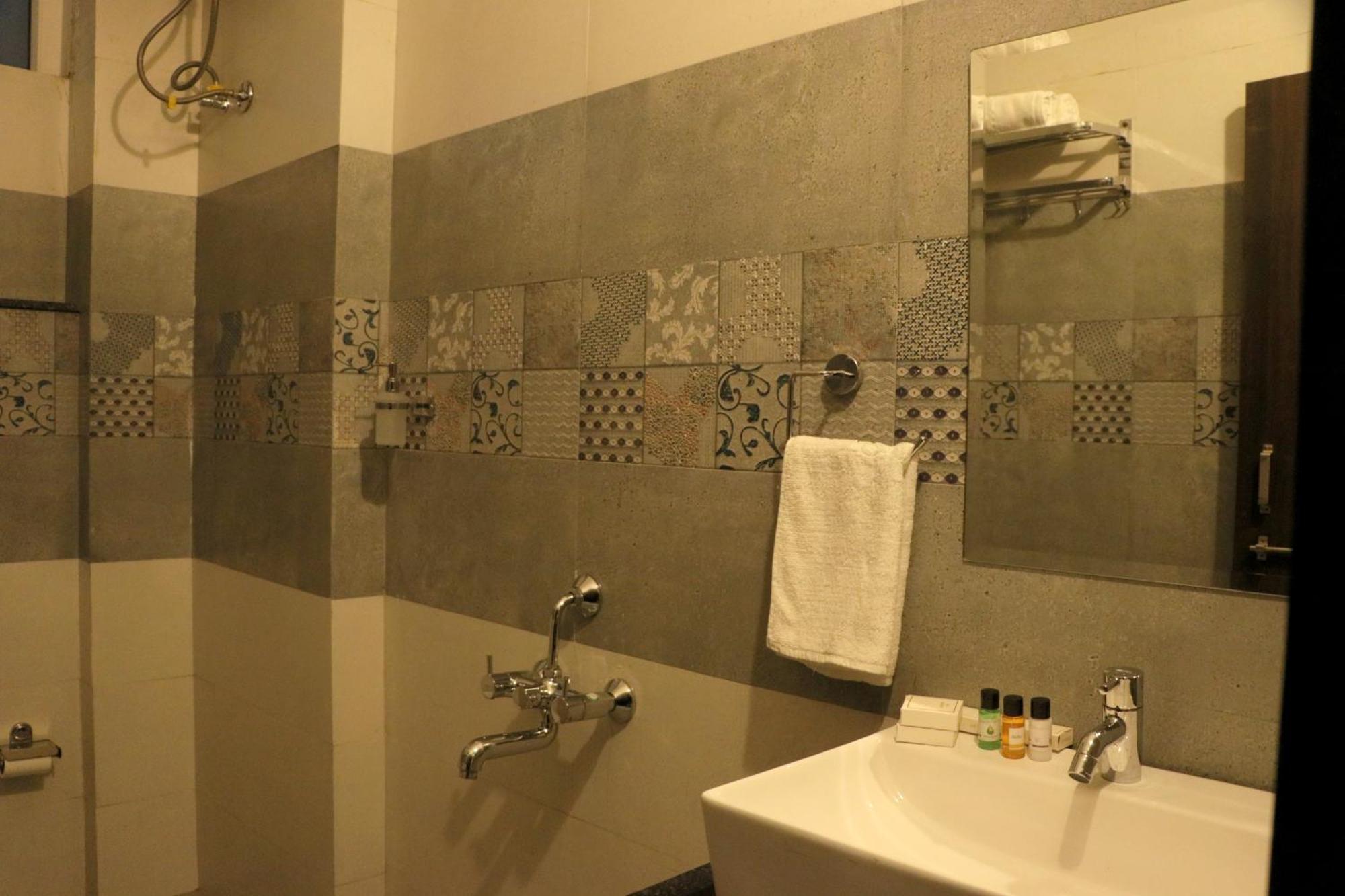 Tripli Udaipur Ξενοδοχείο Εξωτερικό φωτογραφία